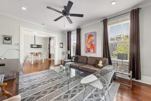 536 Hawthorne Ln in Charlotte, NC - Building Photo