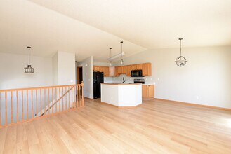 5124 48th Ave S in Fargo, ND - Foto de edificio - Building Photo