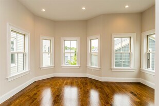 126 Columbia St, Unit 3 in Cambridge, MA - Building Photo