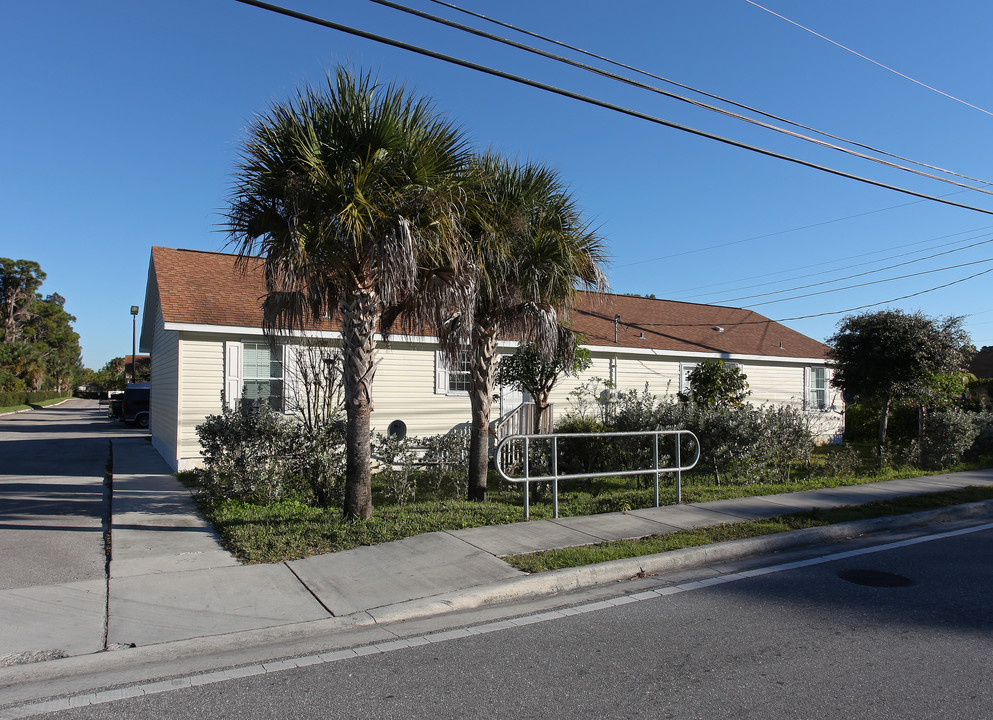 5289 Stacy St in West Palm Beach, FL - Foto de edificio