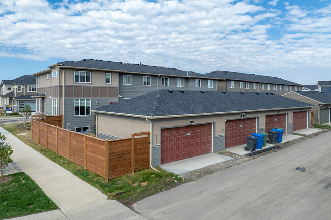 115 S Shore Crt in Chestermere, AB - Building Photo - Building Photo