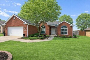 314 Center Dr in Lowell, AR - Building Photo