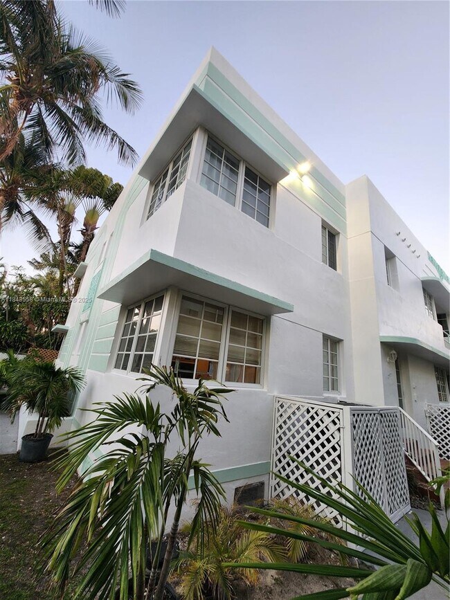 2905 Sheridan Ave in Miami Beach, FL - Building Photo - Building Photo