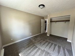 2333 S 17th St, Unit 12 in Grand Forks, ND - Foto de edificio - Building Photo