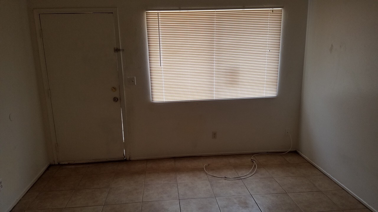 535 S Santa Fe St in Visalia, CA - Building Photo