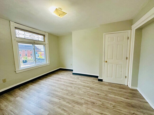 1017 Emporia St in Pittsburgh, PA - Foto de edificio - Building Photo