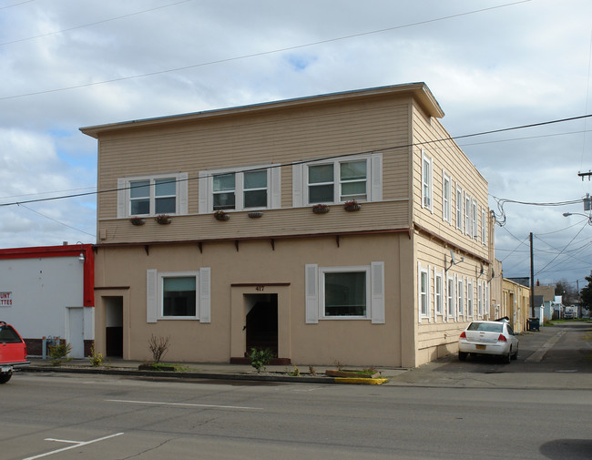 Armory Apartments in Albany, OR - Building Photo - Building Photo