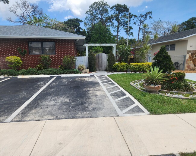 452 Martin Ave in Greenacres, FL - Building Photo - Building Photo