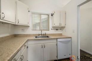 253 S 700 E in Salt Lake City, UT - Building Photo - Building Photo