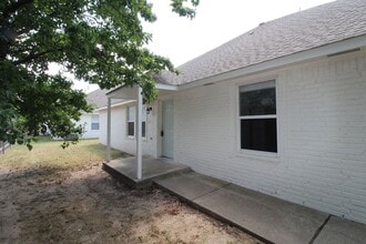 1304 Commerce Dr in Norman, OK - Building Photo - Building Photo