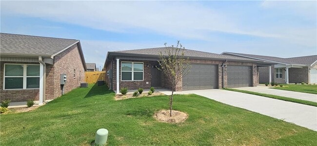 516 NW 68th Ave in Bentonville, AR - Building Photo - Building Photo