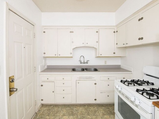 property at 927 NE Alberta St