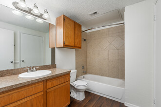 Creekview in Sherman, TX - Building Photo - Interior Photo