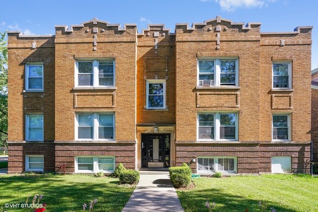 4354 W. Drummond Pl. in Chicago, IL - Foto de edificio - Building Photo