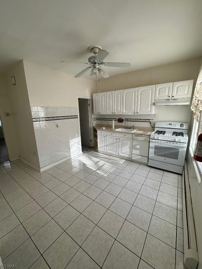 254 Sussex St in Paterson, NJ - Building Photo - Building Photo