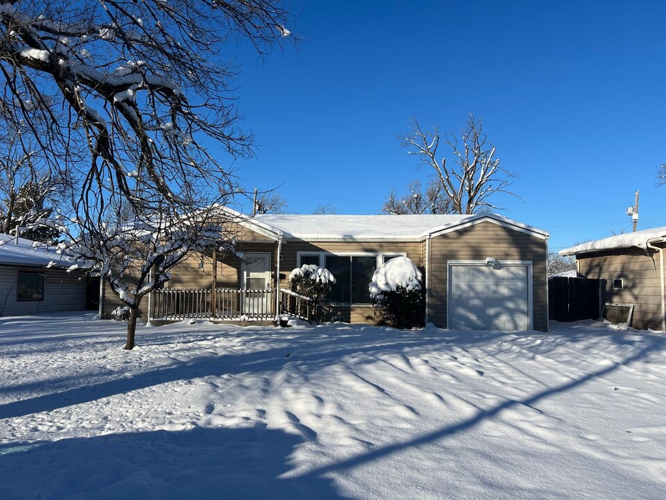 3027 S Millwood Ave in Wichita, KS - Building Photo