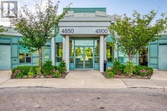 4850 Glen Erin Dr in Mississauga, ON - Building Photo - Building Photo