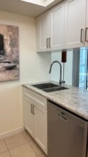 850 Burrard St in Vancouver, BC - Building Photo - Building Photo