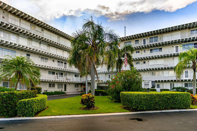 3500 S Ocean Blvd in South Palm Beach, FL - Building Photo - Building Photo