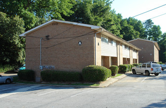 Buford Towne Apartments in Atlanta, GA - Building Photo - Building Photo