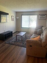 808 Hills Ave in Jackson, MN - Foto de edificio - Building Photo