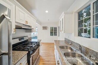 710 Westmount Dr in West Hollywood, CA - Building Photo - Building Photo