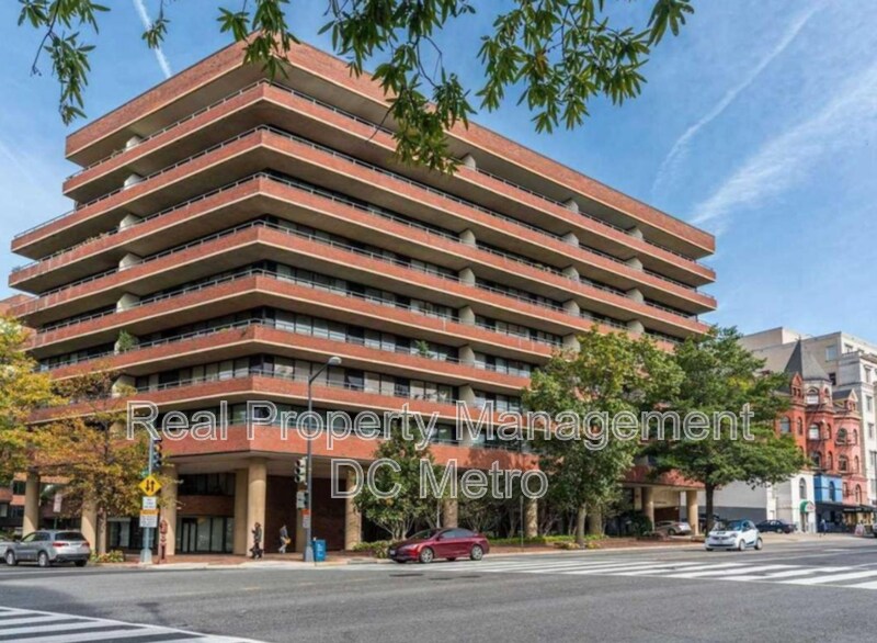 2555 Pennsylvania Avenue NW in Washington, DC - Building Photo