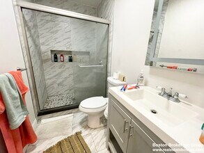 45 Crescent Ave, Unit 1 in Boston, MA - Foto de edificio - Building Photo