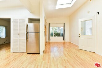 420 Altair Pl in Los Angeles, CA - Building Photo - Building Photo