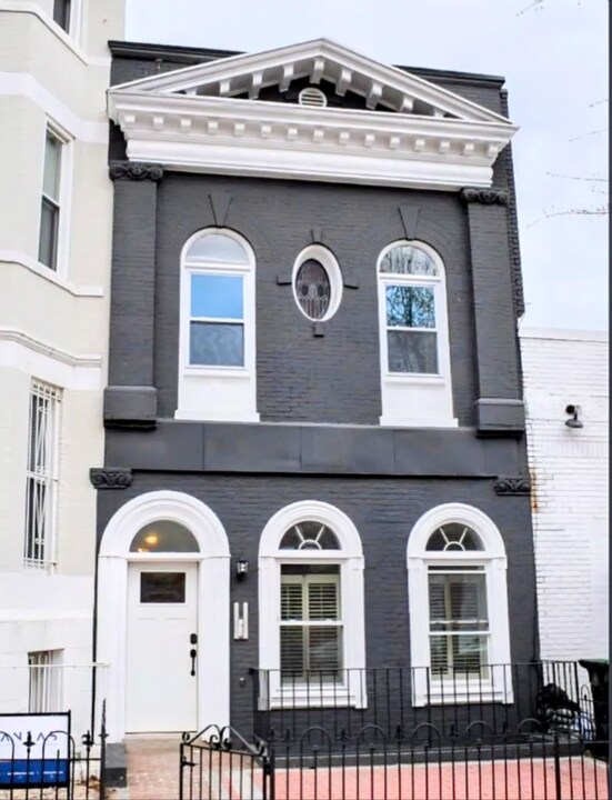 738 11th St NE, Unit 2 in Washington, DC - Building Photo
