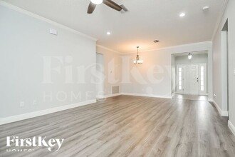 1107 Lauren Manor Loop in Ruskin, FL - Building Photo - Building Photo