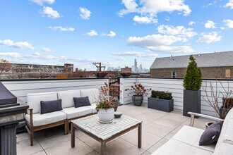 1738 W 17th St in Chicago, IL - Foto de edificio - Building Photo