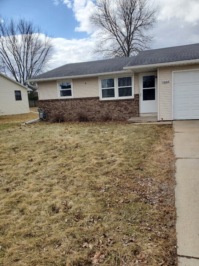 2884 Manitowoc Rd Rentals in Bellevue, WI
