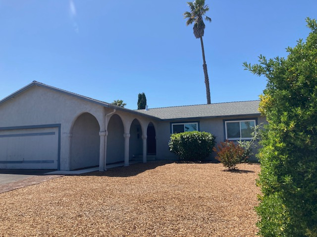 1016 Crinella Dr in Petaluma, CA - Building Photo
