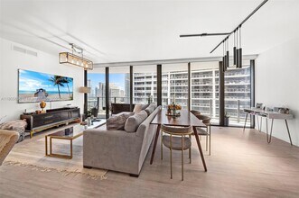 1000 Brickell Plz, Unit 2709 in Miami, FL - Building Photo - Building Photo