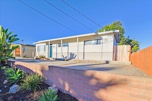 2563 Roseview Pl in San Diego, CA - Building Photo