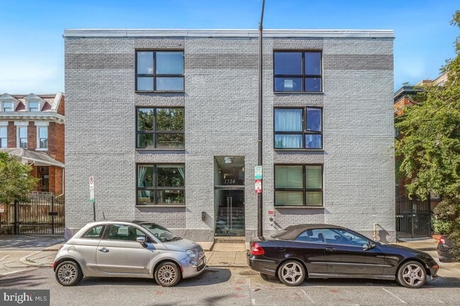 1514 Newton St NW, Unit 302 in Washington, DC - Building Photo - Building Photo