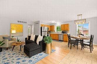 18530 E 14 Mile Rd, Unit SI ID1032330P in Fraser, MI - Foto de edificio - Building Photo