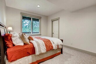 4742 281st Ave NE, Unit 1 in Redmond, WA - Foto de edificio - Building Photo