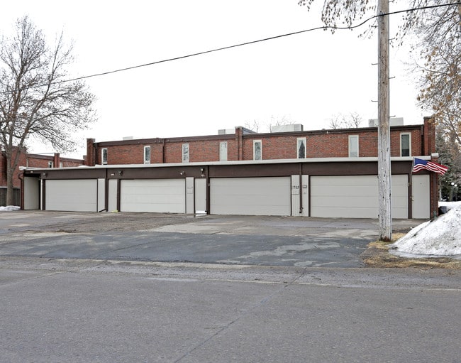 3701-3707 Foss Rd in St. Anthony, MN - Building Photo - Building Photo