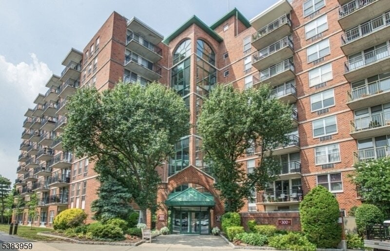 300 Main St in Little Falls, NJ - Building Photo