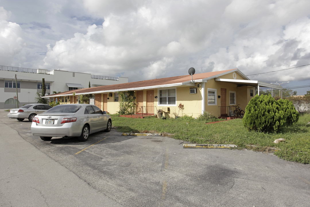 2649 Van Buren St in Hollywood, FL - Building Photo