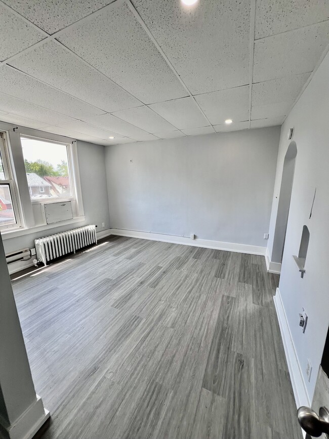 property at 1495 Gladstone Ave