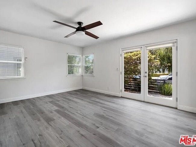 908 Venezia Ave in Los Angeles, CA - Building Photo - Building Photo