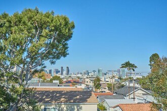 339 C Ave in Coronado, CA - Building Photo - Building Photo