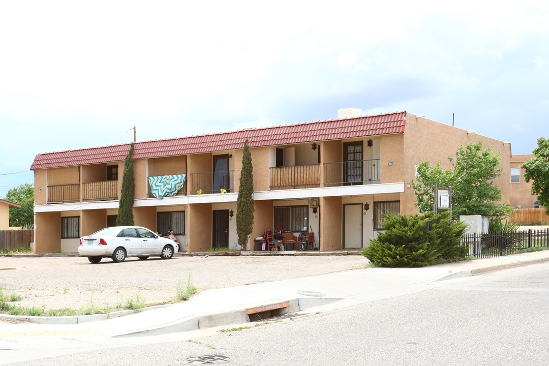 810 Bellamah Ave NW in Albuquerque, NM - Building Photo