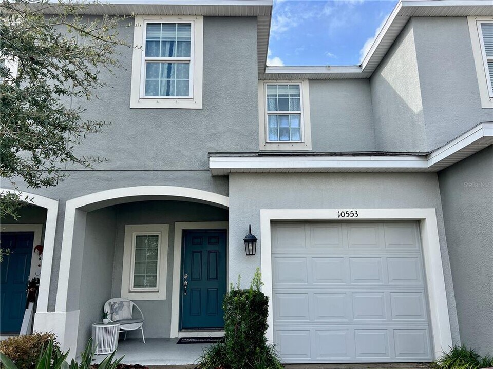 10553 Oakside Dr in Palmetto, FL - Foto de edificio