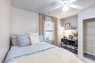 1201 Cleveland St in Denton, TX - Building Photo - Building Photo