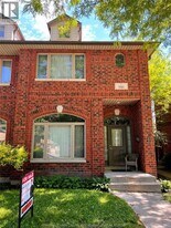 916 Monmouth Rd in Windsor, ON - Building Photo