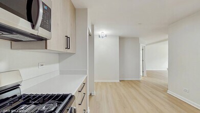 NorthEnd Apartments in Libertyville, IL - Foto de edificio - Building Photo